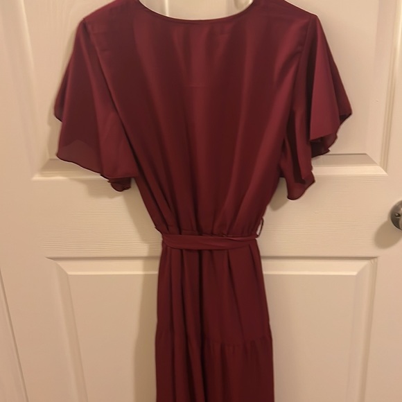 Medium double layered dress burgundy in color chiffon like material - Picture 6 of 6